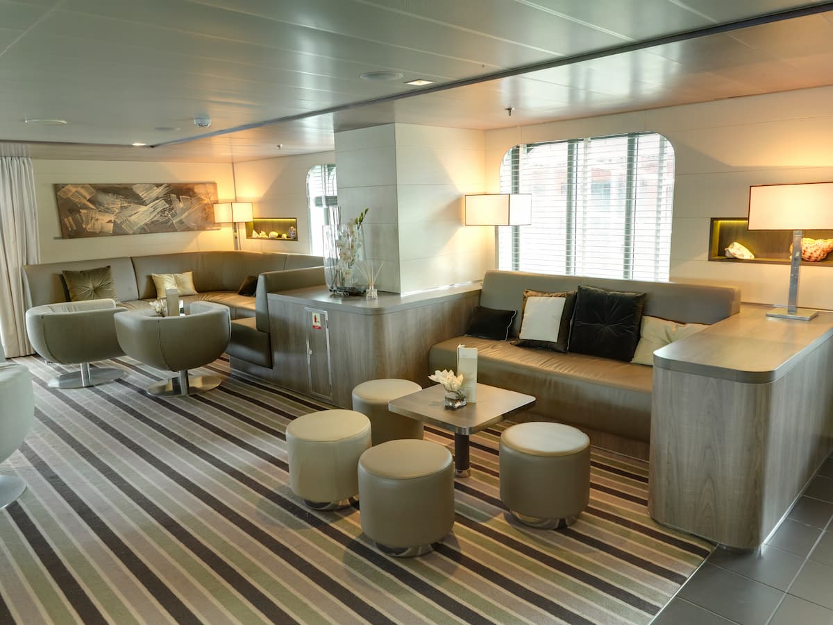 Elegant lounge on Ponant Le Boréal during an Antarctica luxury journey ©PONANT, photo by Mike Louagie